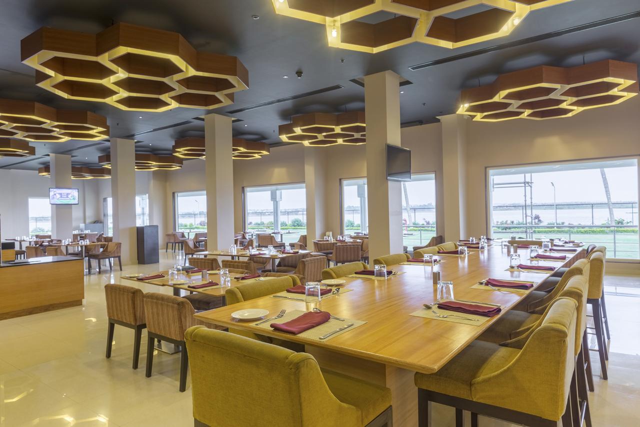 Hotel Naveen Lakeside Hubli Exterior foto